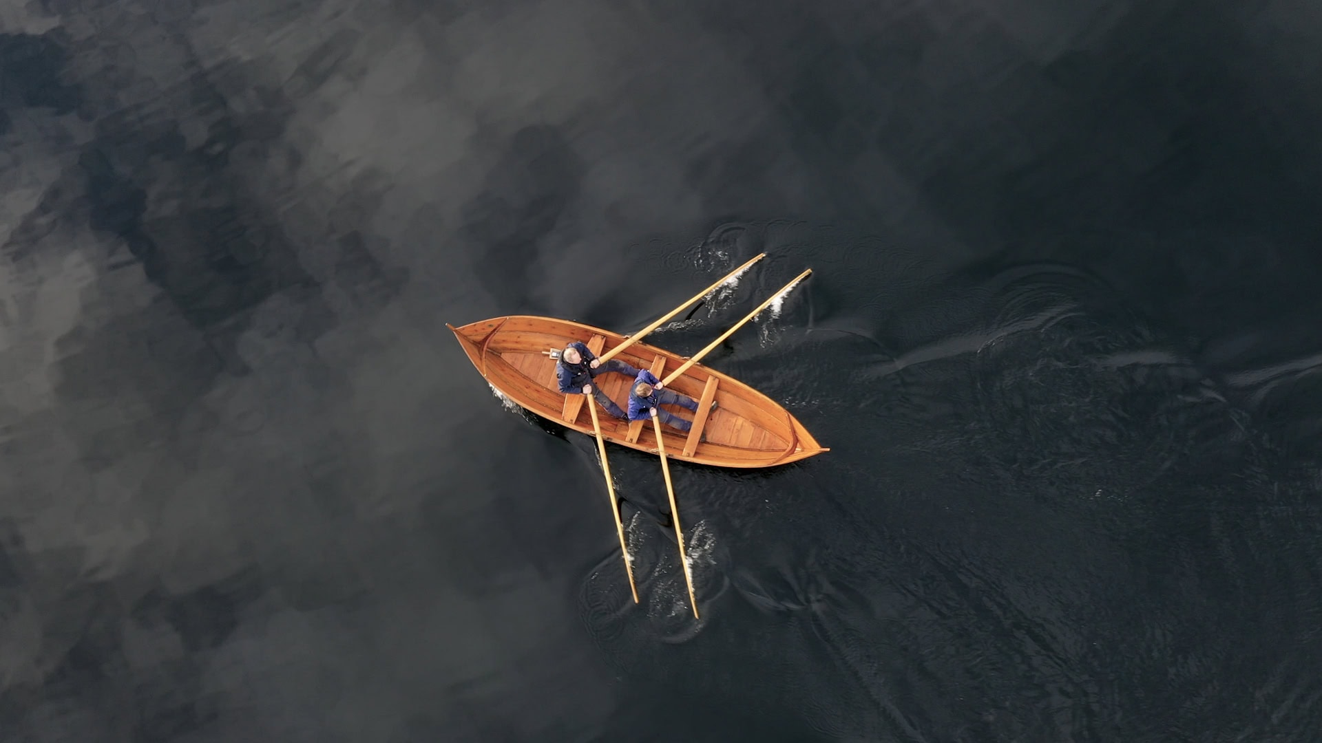 rowing_Photo_Silje Ensby (1) A wooden boat rowing on the fjord.